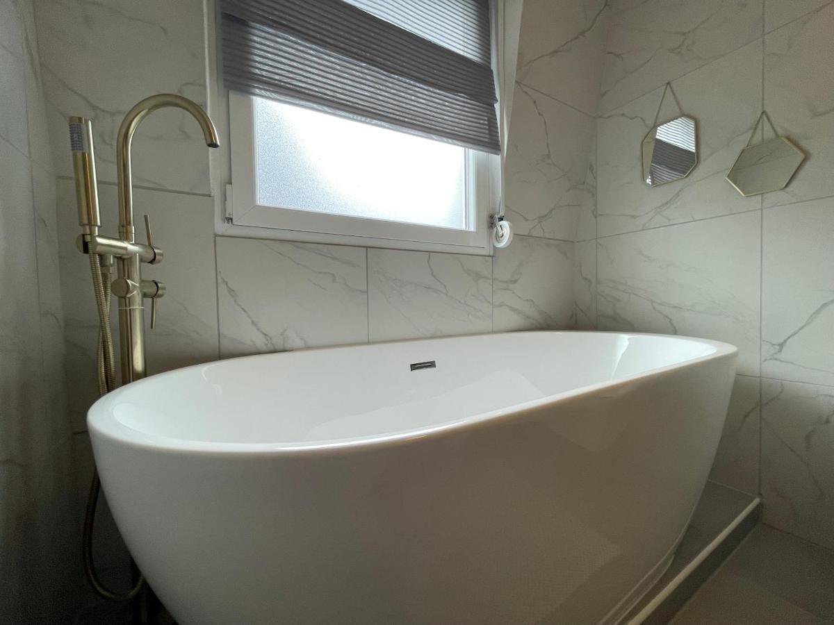 Luxus Apartment Am Fremersberg - Zentral - Mit Sauna & Badewanne 巴登-巴登 外观 照片